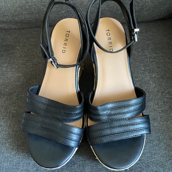 Torrid black strap, platform, heel wedge size 9.5W - Picture 2 of 9